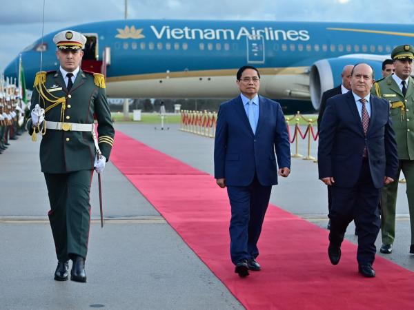 رئيس وزراء جمهورية فيتنام الاشتراكية يحل بالجزائر في زيارة رسمية