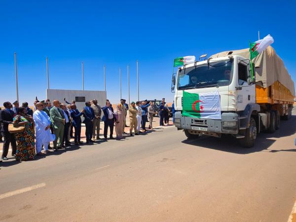 Lancement depuis Tindouf d’une opération d’exportation de 33 cargaisons de produits vers la Mauritanie