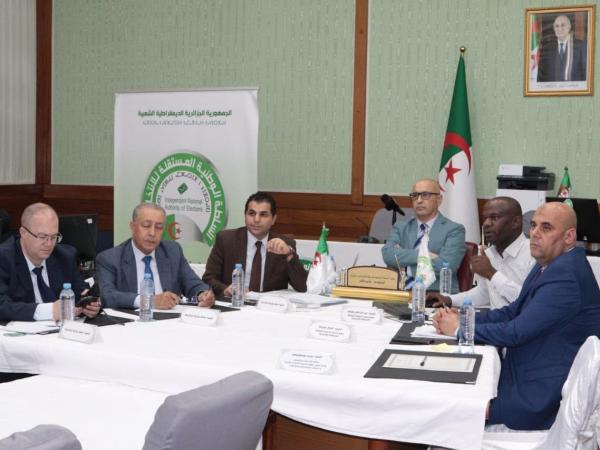 السلطة الوطنية المستقلة للانتخابات : دورة تكوينية لفائدة المنسقين  والمندوبين ورؤساء المراكز ومكاتب التصويت بالخارج