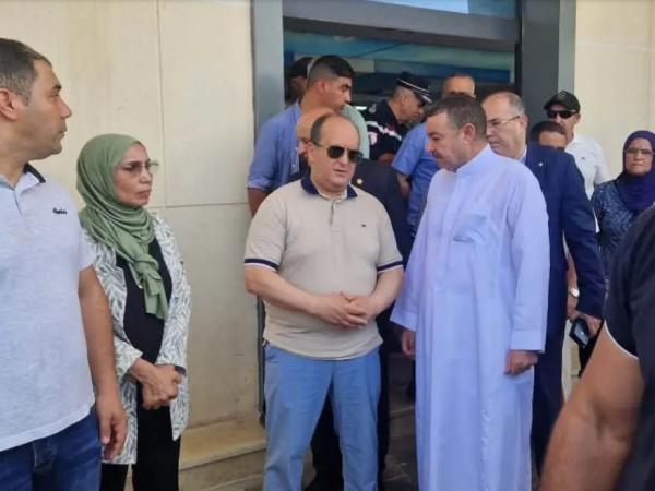 حادث انحراف وانقلاب حافلة لنقل المسافرين ببومرداس : الوزير الأول يقف على  الحالة الصحية للمصابين وظروف التكفل بهم