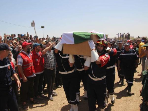 سطيف: جثامين عدد من ضحايا حادث الحافلة ببومرداس يوارون الثرى بمقبرة العلمة
