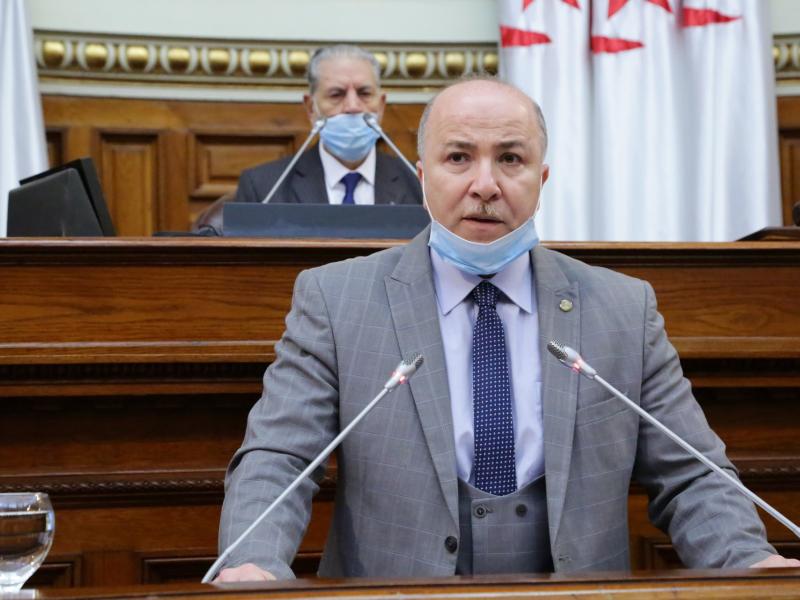 أيمن